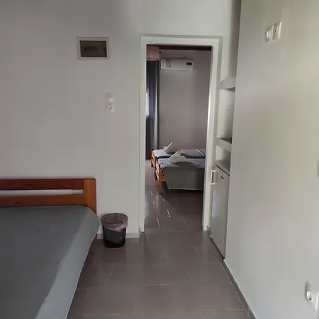 Hidden Garden Deluxe Apartment Skiathos Town