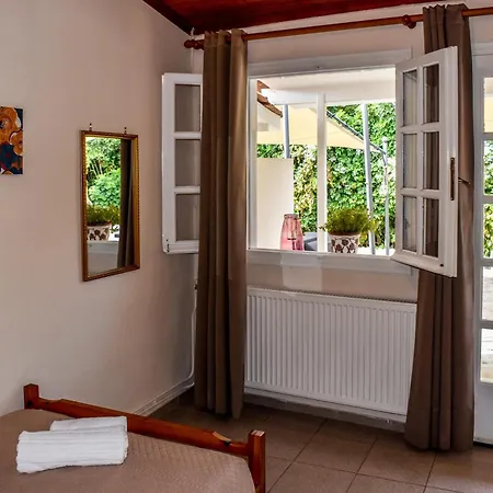 Apartment Hidden Garden Deluxe Skiathos Town