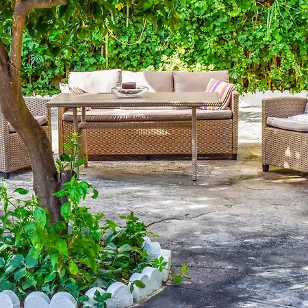 Hidden Garden Deluxe Apartment *